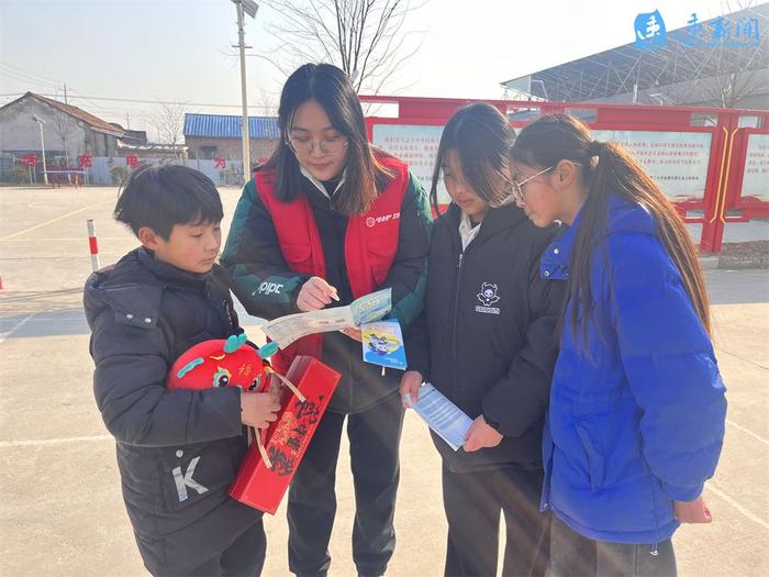 1月27日上午10時許,在宿城區陳集鎮陸圩村電力愛心超市門口,一場電力