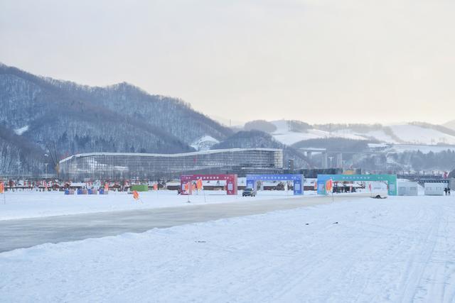 首屆滑冰馬拉松比賽是吉林冰雪的