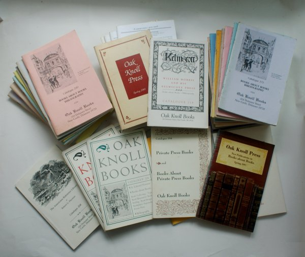 橡树丘自1995年起越洋寄送目录到台湾给我，本世纪初网络兴起、邮资飞涨，海外邮寄已停止，如今仅收到电子版