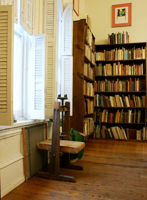 压书器是橡树丘书屋的摆饰品之一