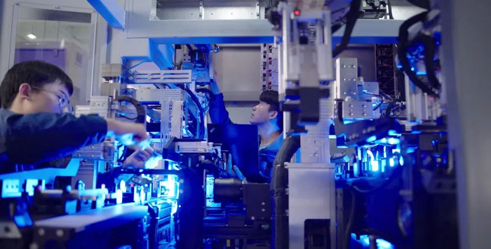 荣旗科技工作人员运行调试设备