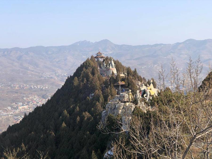 隆冬时节在济南南部山区金牛山爬山看泉