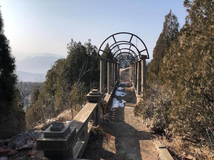 隆冬时节在济南南部山区金牛山爬山看泉