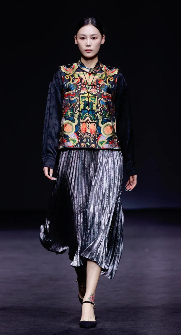 抖音商城好物年货节特辑国潮来袭小众服饰品牌如何打爆年货节好生意