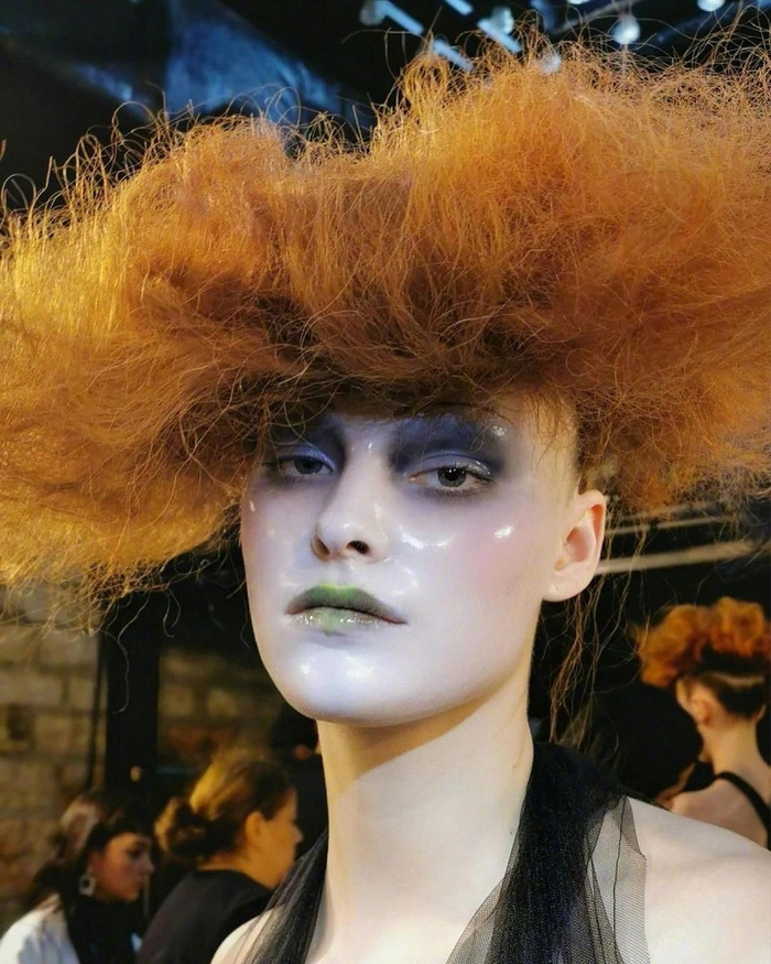 maison margiela 2024 artisanal 高订系列发布秀 的瓷娃娃妆容