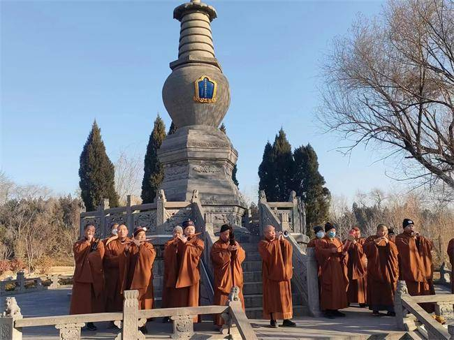 河南省佛教协会副会长,鹤壁市佛教协会会长浚县大伾山太平兴国寺住持