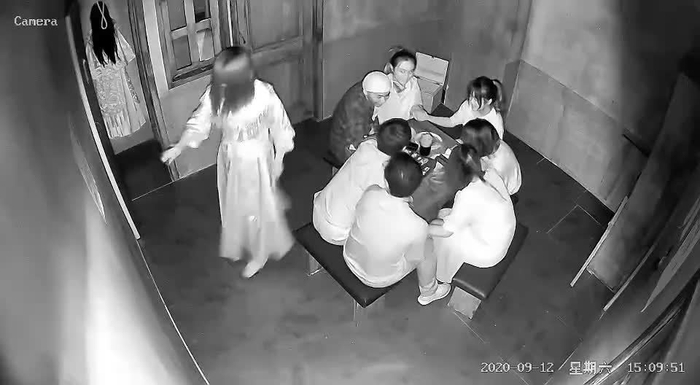 胭脂扣开始这段是最恐怖的,后面就还行