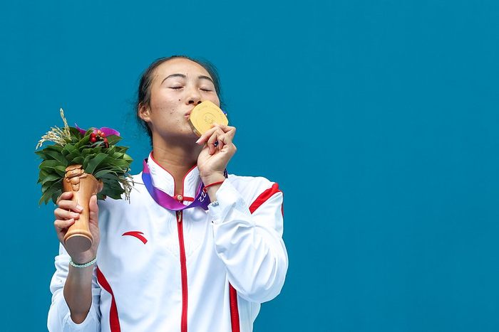 郑钦文杭州亚运会夺金。