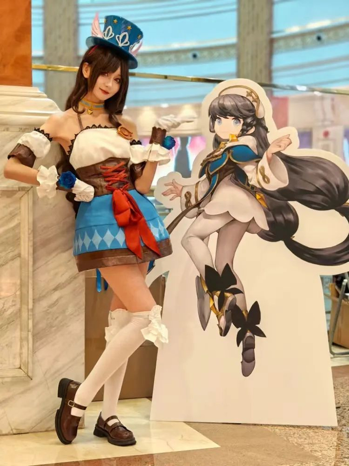 在入口处招待大家的艾琳