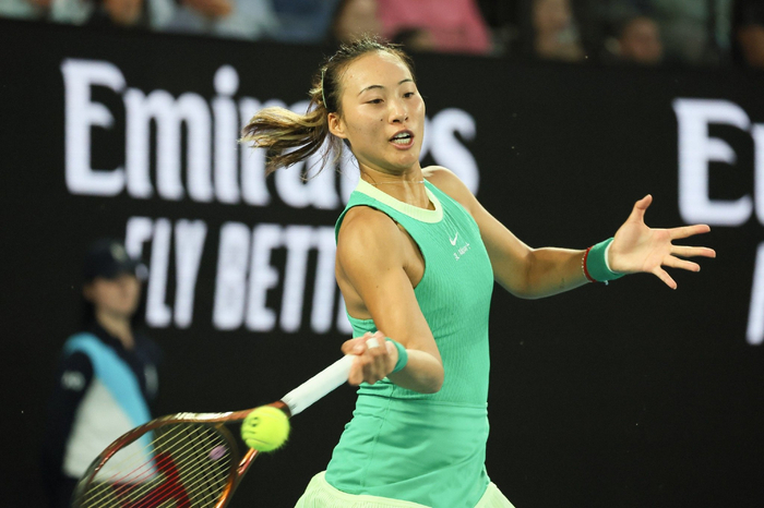 年轻的郑钦文正不断打出令人惊喜的表现。