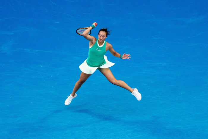 赛场上的郑钦文