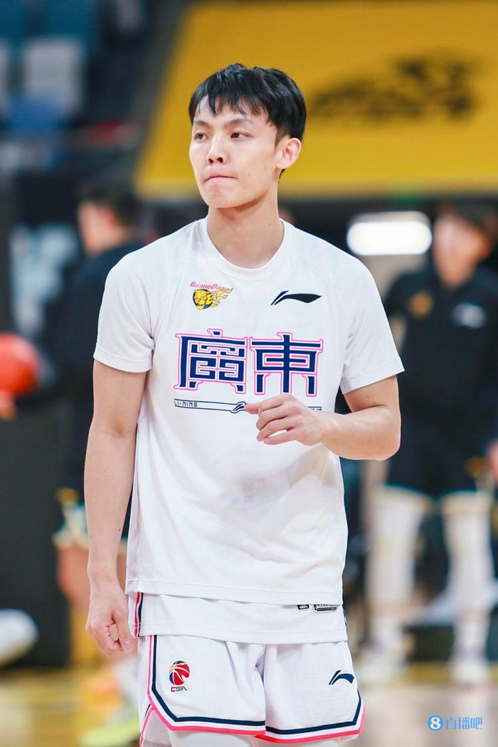 是让球权为球队做牺牲|任骏飞|广东|徐杰_新浪新闻