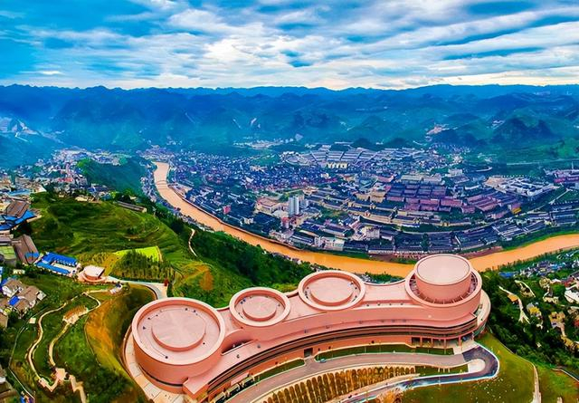 图源:茅台天酿景区微信公众号茅台天酿剧场位于遵义市仁怀市茅台酒镇