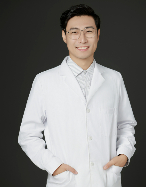 他叫史翔宇,是国内为数不多的,辅助青少年健康增高的权威专家之一↓不