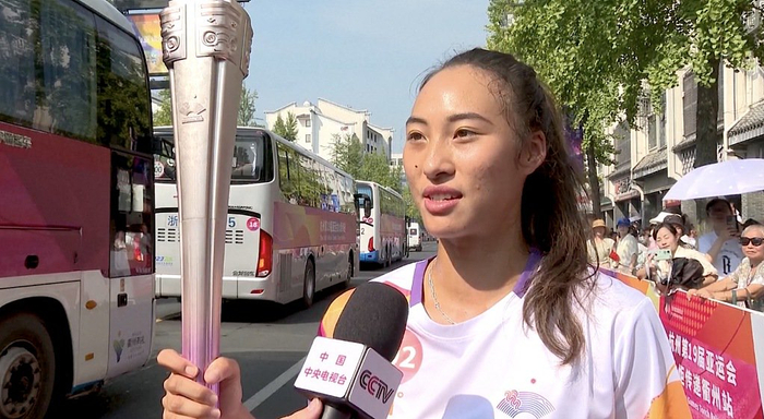 郑钦文担任杭州亚运会火炬手。