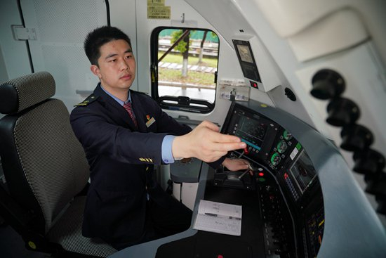 图入行6年,从一名大学生到值乘京九线及沪昆线部分区段的电力机车司机