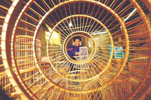 丹寨县龙泉镇卡拉村竹编工艺品 （贵州省林业局供图）