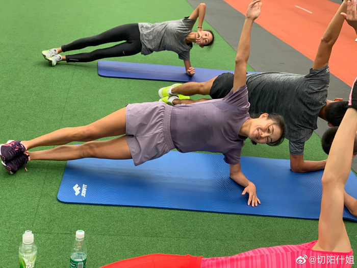 切阳什姐进行体能训练。@切阳什姐 图