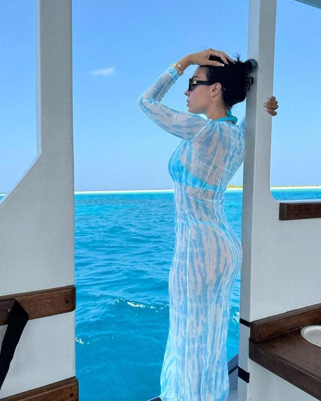 魔鬼身材抢镜,c罗贴心录视频 送玫瑰花|乔治娜|克里斯蒂亚诺