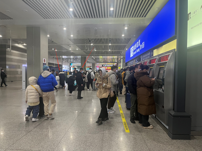 另一边，北京银行的推销人员也忙着物色目标。