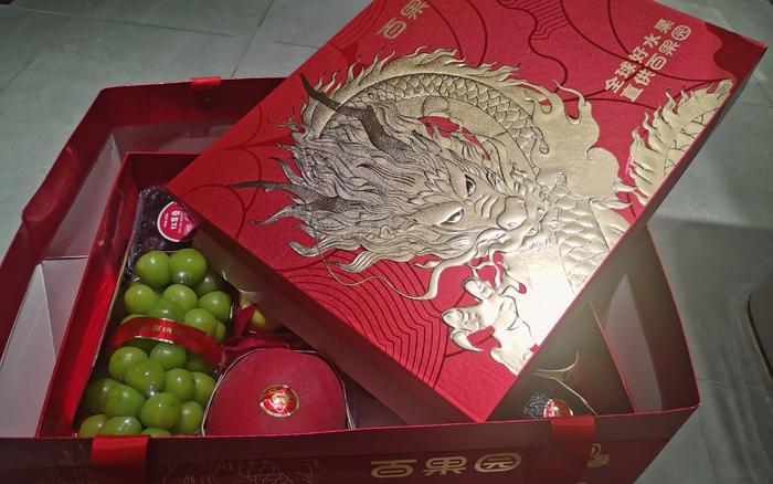 百果园推出的龙年专属定制礼盒。 新京报记者 刘欢 摄