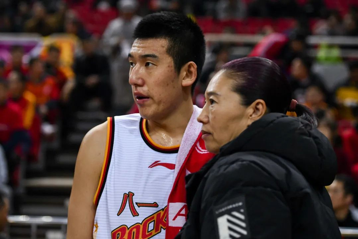 展淑萍和儿子付豪。