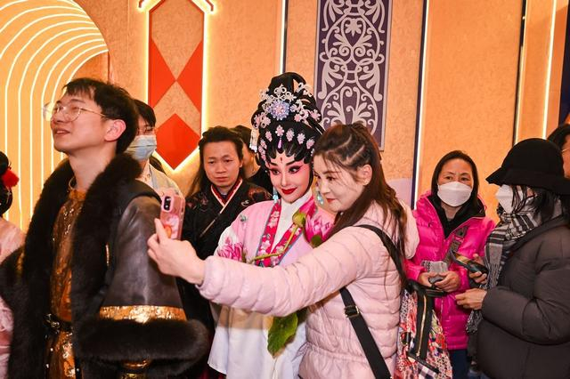 （每一位到访的游客都能拥有“做一日大唐人”的专属体验。）