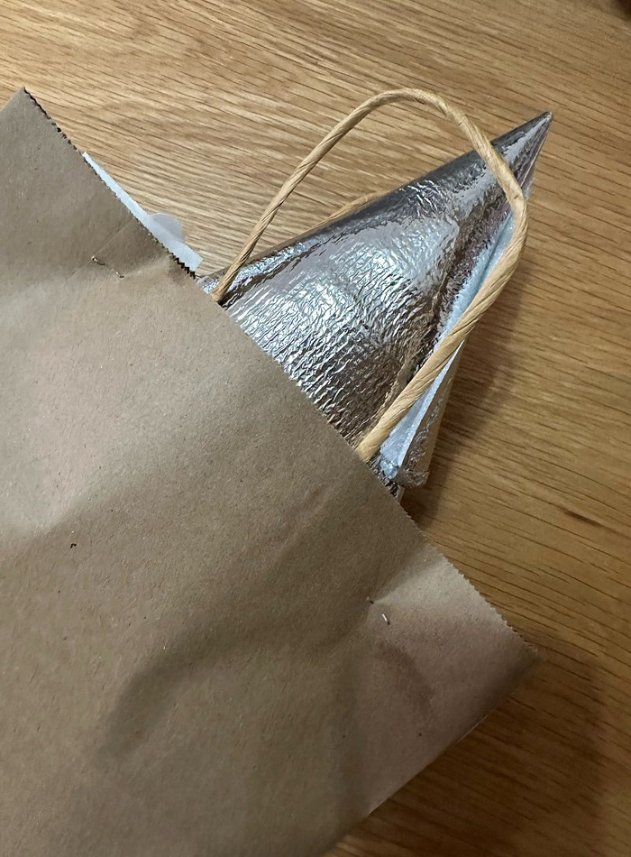 在“望京小腰”下单后，分别收取过打包费的烤串装在同一个包装内