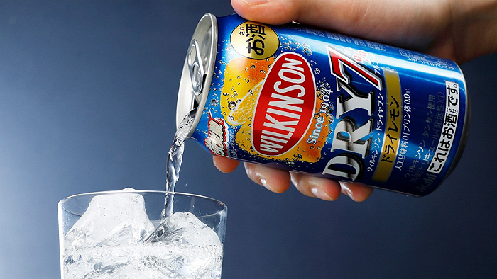 威金森强碳酸水搭配酒饮；图片来源：朝日啤酒官方Twitter