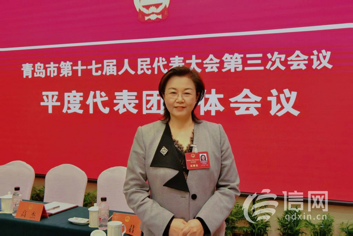 青岛市人大代表王艳艳支持薄弱学校运动场改造提升