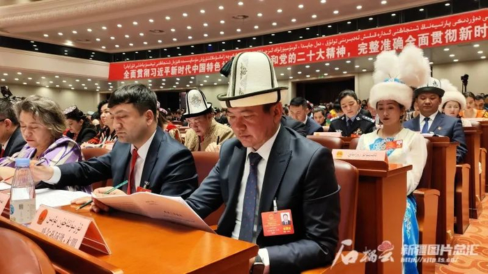 图为会议现场。石榴云/新疆日报记者 谢龙摄