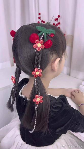 简单甜美的新年发型过年给小孩儿怎么扎小辫