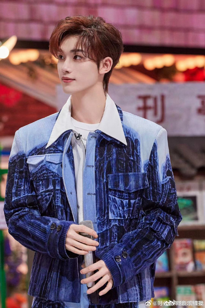 丁程鑫有着成为六总导演的梦想,这种追逐梦想的精神让人敬佩!