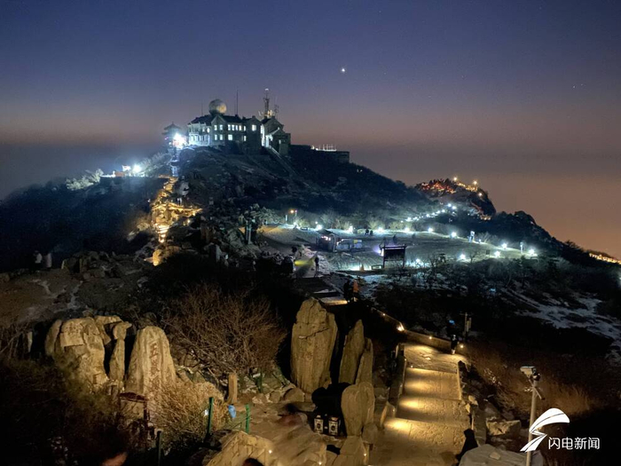 "天上的街市"亮了! 亮灯后的泰山 藏着美到极致的夜景