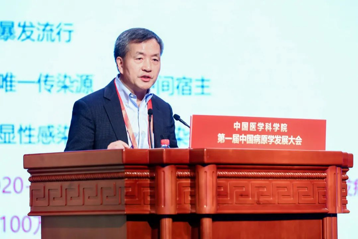 国疾病预防控制中心沈洪兵院士作题为《我国呼吸道传染病防控挑战和应对》的专题报告