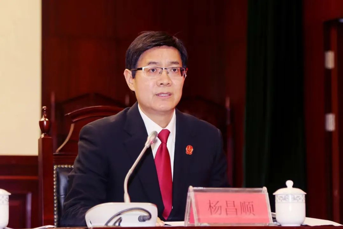 泰州市中级人民法院党组书记院长杨昌顺为大局服务奋起新征程