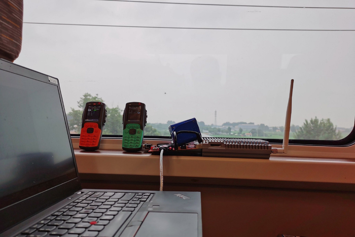 2022年7月份济青线现场测试左二绿色款为GSM-R测试手持台