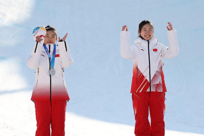 自由式滑雪——女子U型场地技巧决赛：刘奕杉、陈紫菡分获冠亚军（自由式滑雪u型场地国家队运动员名单）