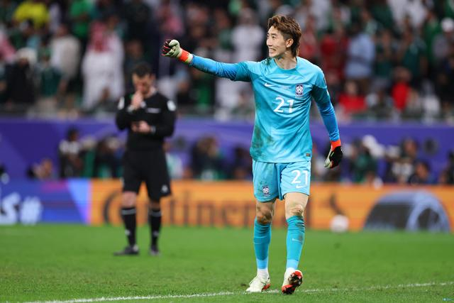 "美妆门将"赵贤佑2扑点助韩国进8强,此前长期任二门|门将|赵贤佑|主力