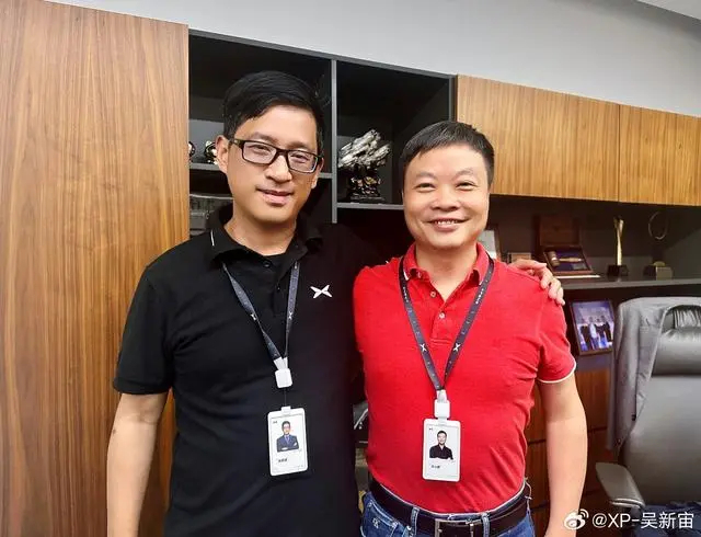 左：吴新宙
