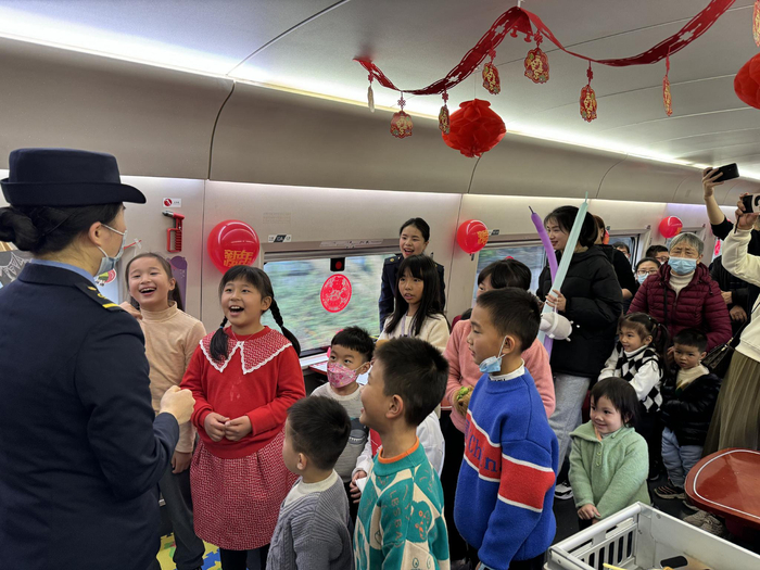 新春走基层|厦门部分始发列车春运增设"遛娃舱"|列车|车厢|厦门市