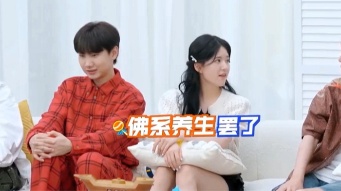 女明星有多爱泡脚?赵露思养生靠泡脚,王嘉尔:泡澡不就好了__财经头条
