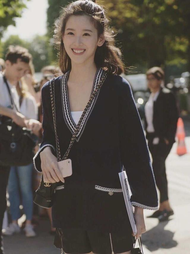 富商老婆章泽天带火了一种简约穿法:宽松毛衣 短裤,高级又洋气|章泽天