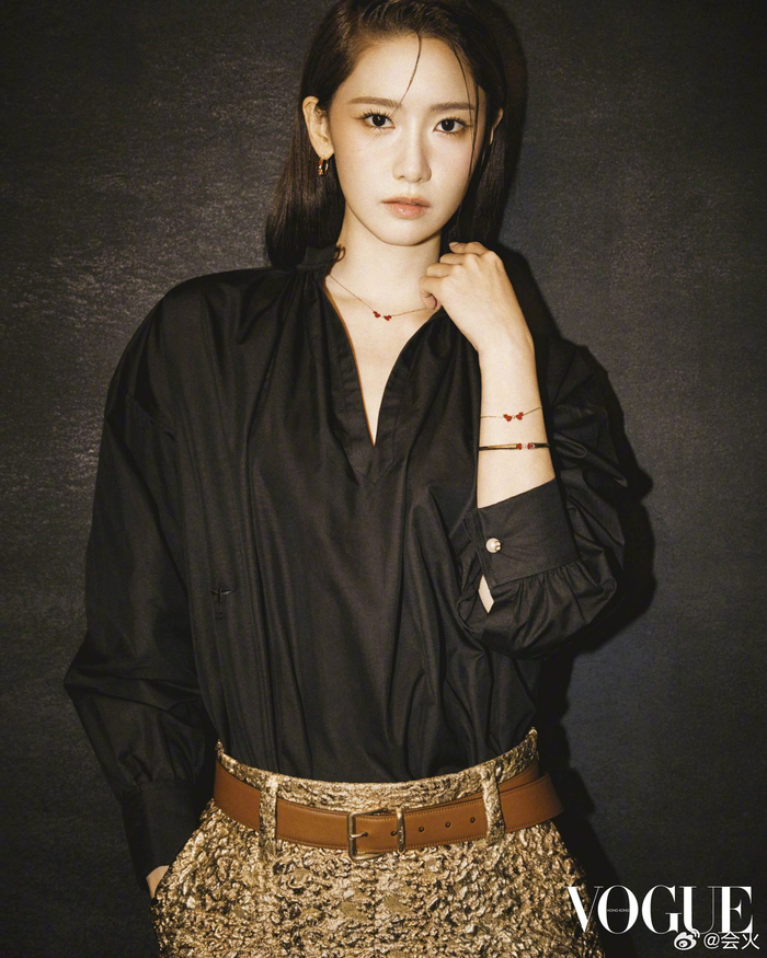 林允儿登封港版vogue二月刊封面及内页大片
