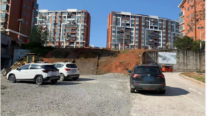 清流县金鼎建筑公司援建的北山小区大楼梯改造前。受访者供图
