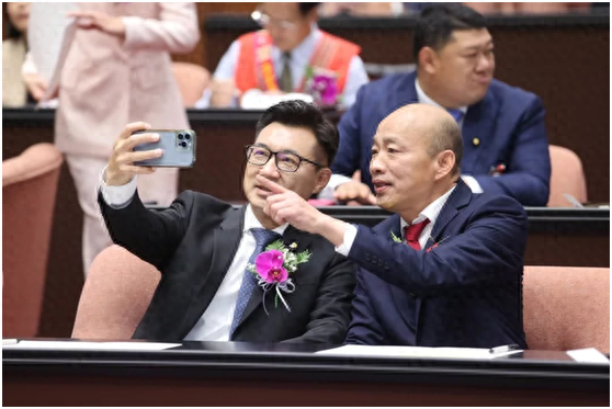 韩国瑜（右）与江启臣（左）。 图自台湾《联合报》