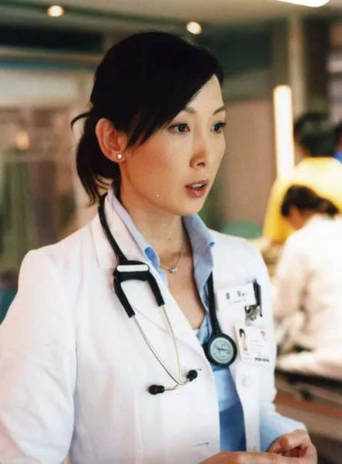 还在执著大红唇的港风妆,我有点倦了|吴美珩|流金岁月|红唇_新浪新闻