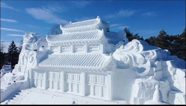 雪雕版"云顶天宫","青铜门"现身长白山 长白山管委会:化热门ip"流量"
