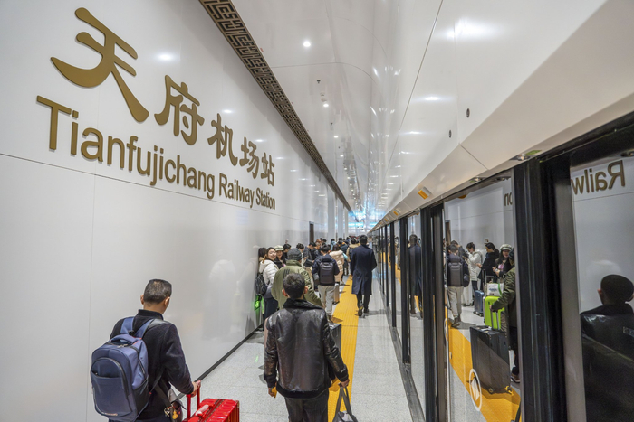 成都天府机场站迎来首个春运|薛晨|天府|春运_新浪新闻