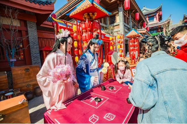 太原方特潮味中國年巨龍木偶空降方特新春限定巡遊盛會精彩絕倫